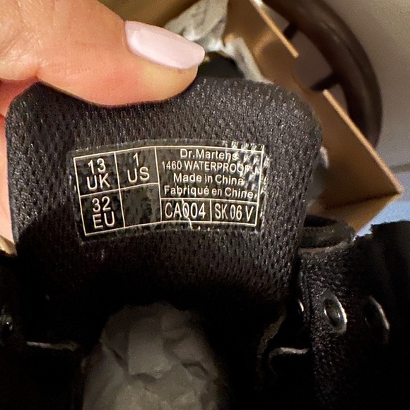 DR. MARTENS CHILD BOOTS - BRAND NEW - Picture 4 of 5